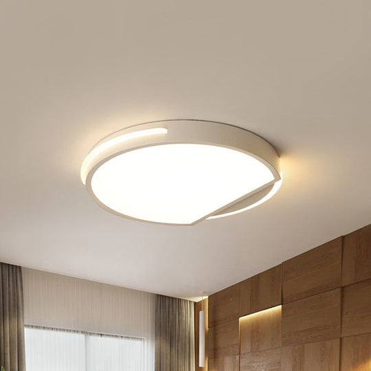 Simple Metal Flushmount Ceiling Light In Warm/White: 16’/19.5’ Wide Round Design