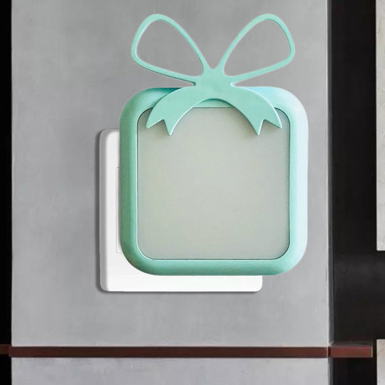 Childrens Light-Sensing Night Light - Gift-Shape Blue/Pink Plug-In Led Wall Lamp For Bedroom