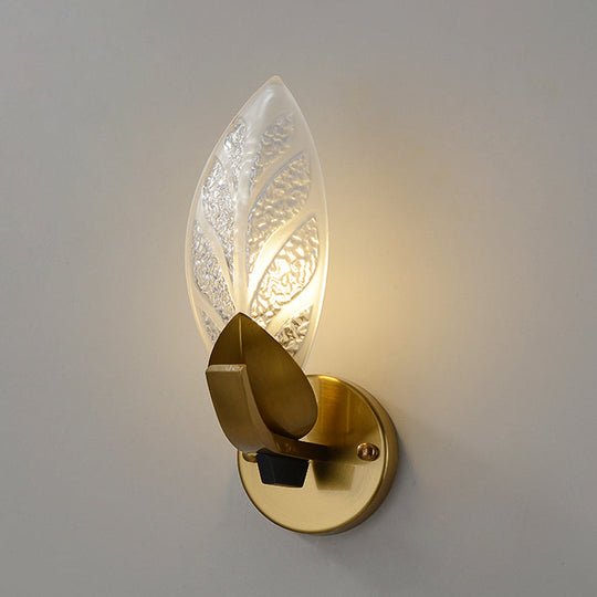 Gold Leaf Wall Light With Frosted Textured Glass 1 Bulb Colonial-Style Mount