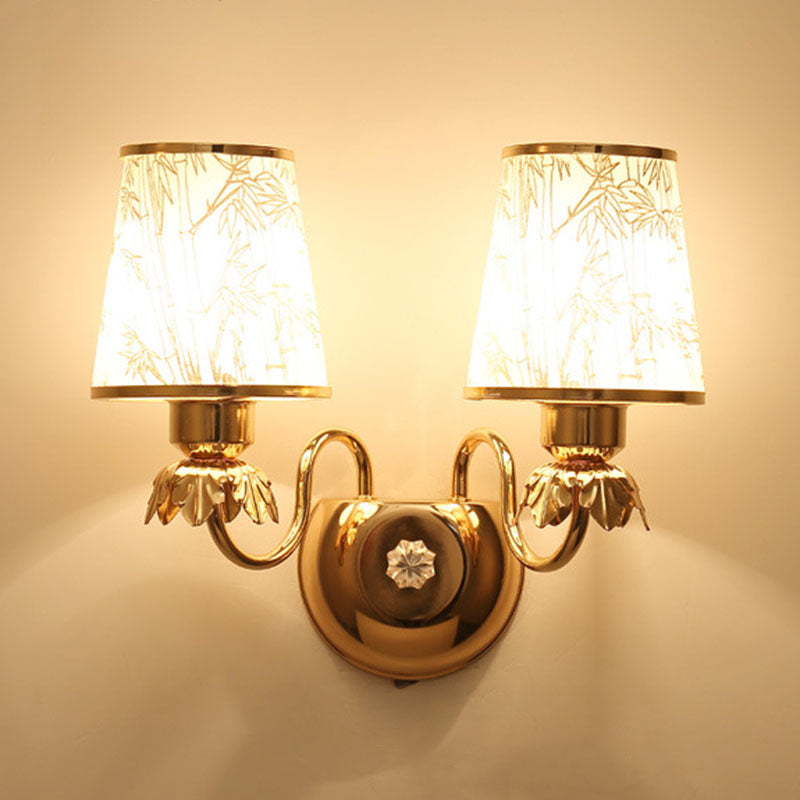 Contemporary Wall Mounted Lamp With Metallic Gold Finish And Geometrical Glass Shade 1 / E