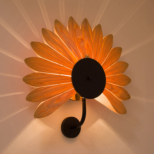 Handmade Wood Veneer Wall Sconce With Modern Stylish Design And 1 Light - Perfect For Restaurants