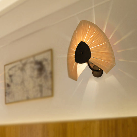Handmade Wood Veneer Wall Sconce With Modern Stylish Design And 1 Light - Perfect For Restaurants