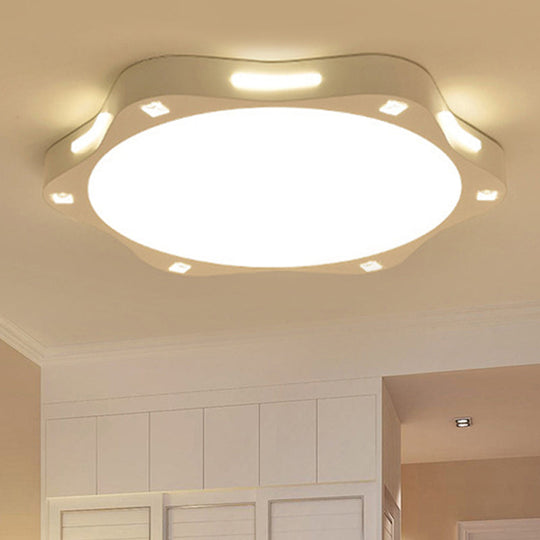 Contemporary Sun - Inspired Led Ceiling Lamp For Child Bedroom In Bright White Acrylic / 19’