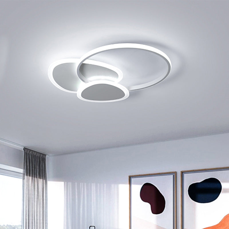Stylish Flaky Triangle Ceiling Light: Modern Acrylic Led Flush Mount Lamp (16’/18’ W) In