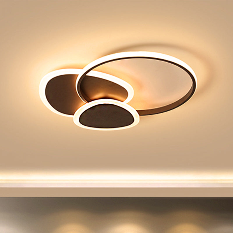 Stylish Flaky Triangle Ceiling Light: Modern Acrylic Led Flush Mount Lamp (16’/18’ W) In