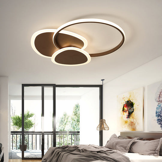 Stylish Flaky Triangle Ceiling Light: Modern Acrylic Led Flush Mount Lamp (16’/18’ W) In