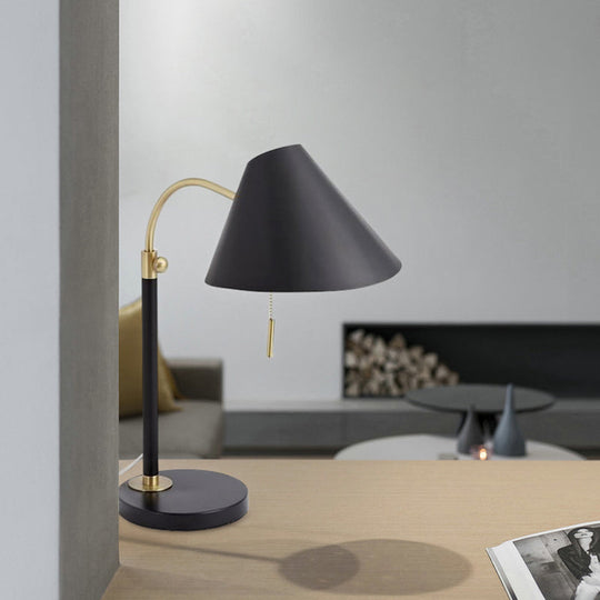 Black Flared Iron Table Lamp With Pull Chain For Study Room