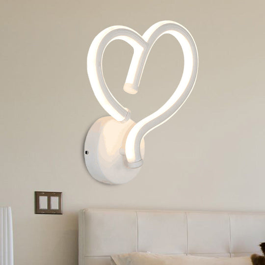 Heart-Shaped Led Acrylic Wall Sconce In Warm/White Light - Contemporary Design White /