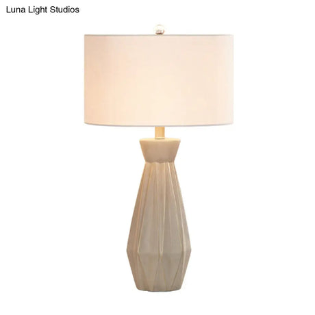 Ceramic Countryside Vase Table Light With Single Bulb And White/Beige Round Shade