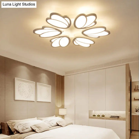 Contemporary Acrylic Leaf Flush Mount Light - Led Ceiling Fixture For Living Room 3/6/9