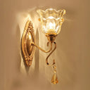 Contemporary Wall Mounted Lamp With Metallic Gold Finish And Geometrical Glass Shade 1 / A
