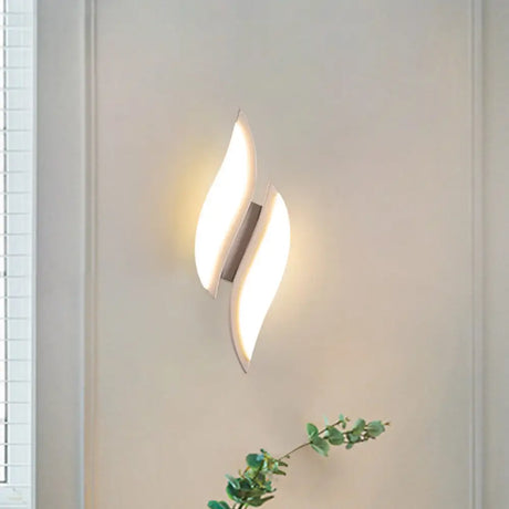 Leaf Led Wall Sconce: Simplicity Meets Acrylic White Lighting In Warm/White Light / Warm