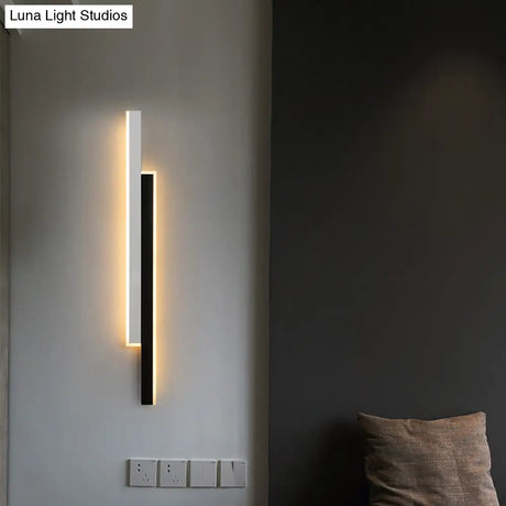 Minimalist Black And White Linear Led Wall Light - Modern Metal Flush Mount Sconce For Corridor