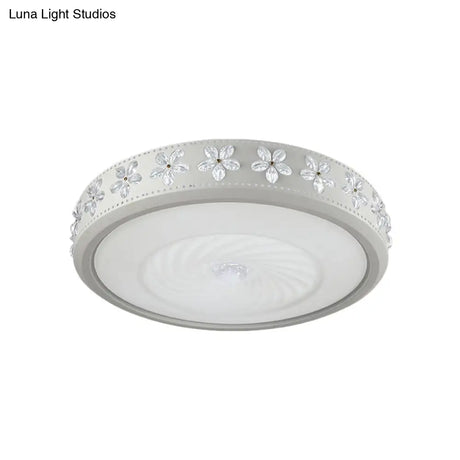 Minimalist Iron Led Ceiling Light With Flower Edge - White Circle Flush Mount For Living Room