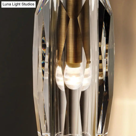 Minimalist Single Light Brass Wall Mounted Sconce Lamp With Clear Crystal Facets