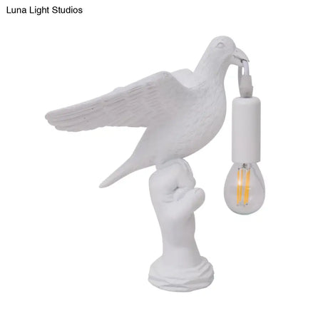 Nordic Style Bird Shaped Desk Light Resin Night Table Lamp In White/Black For Bedroom