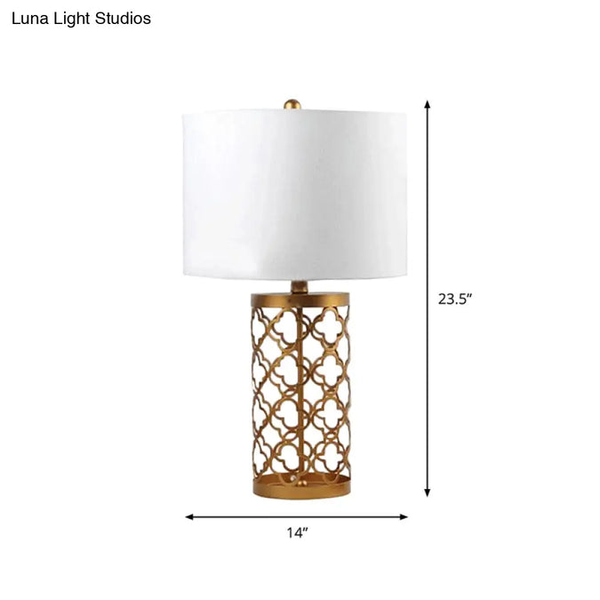 Quatrefoil Night Stand Table Lamp - Minimalistic Metal Design with – LunaLightStudios
