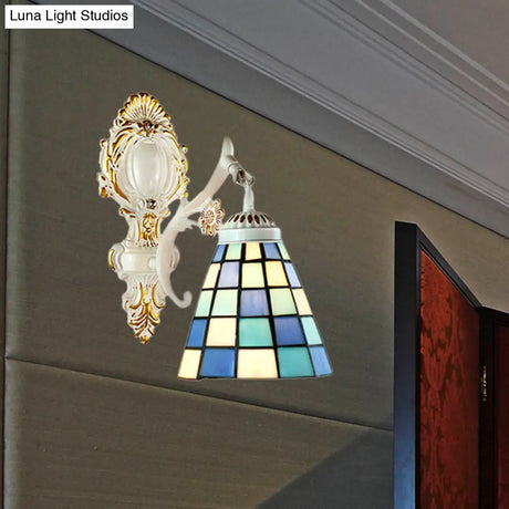 Tiffany Stained Glass Wall Sconce Lamp: Bell Shade 1-Light White
