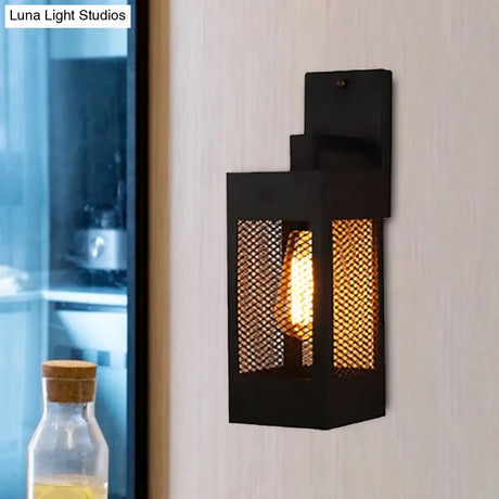 Vintage-Style Indoor Wall Sconce Light With Mesh Metal Shade - Black